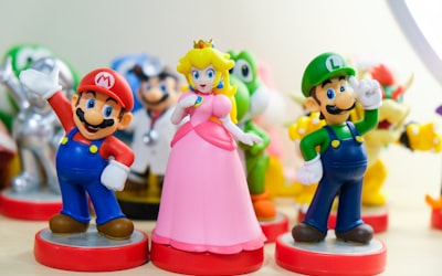 资深体育解说员张指导专栏头像 - 正在分析比赛